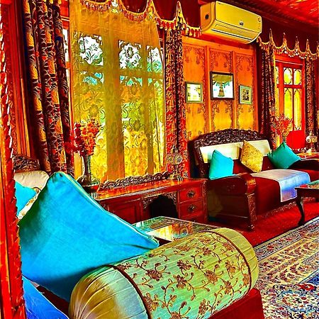 Crown Of India Group Of Houseboats Hotel Srinagar  Exterior photo