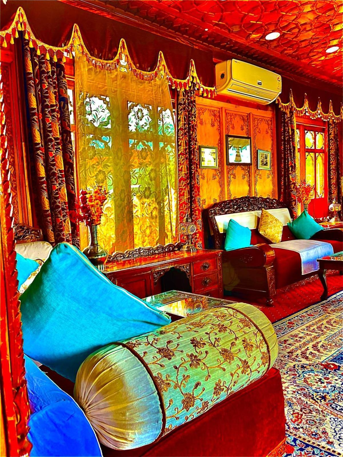 Crown Of India Group Of Houseboats Hotel Srinagar  Exterior photo