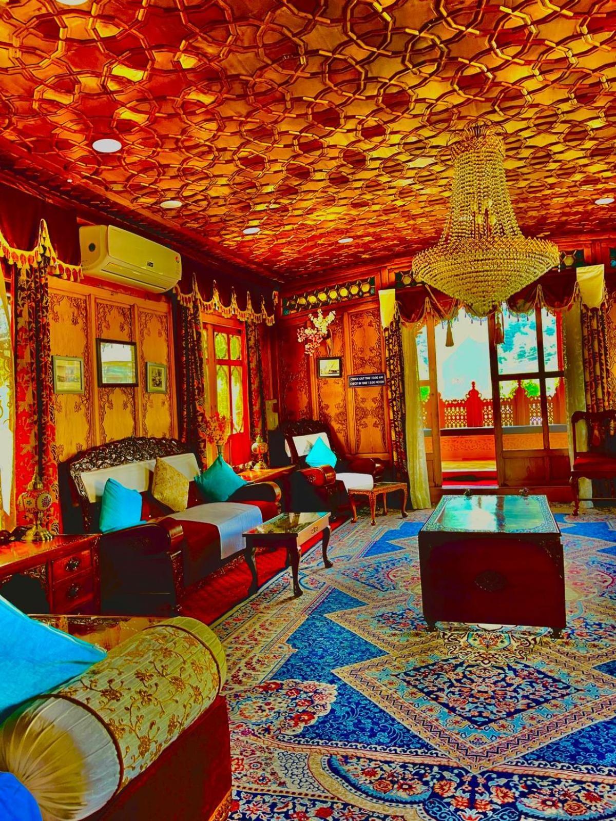 Crown Of India Group Of Houseboats Hotel Srinagar  Exterior photo