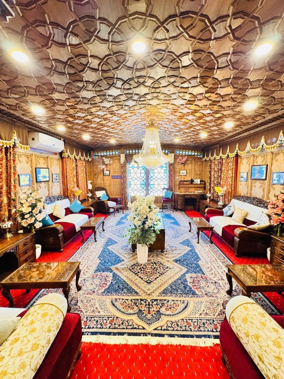 Crown Of India Group Of Houseboats Hotel Srinagar  Exterior photo