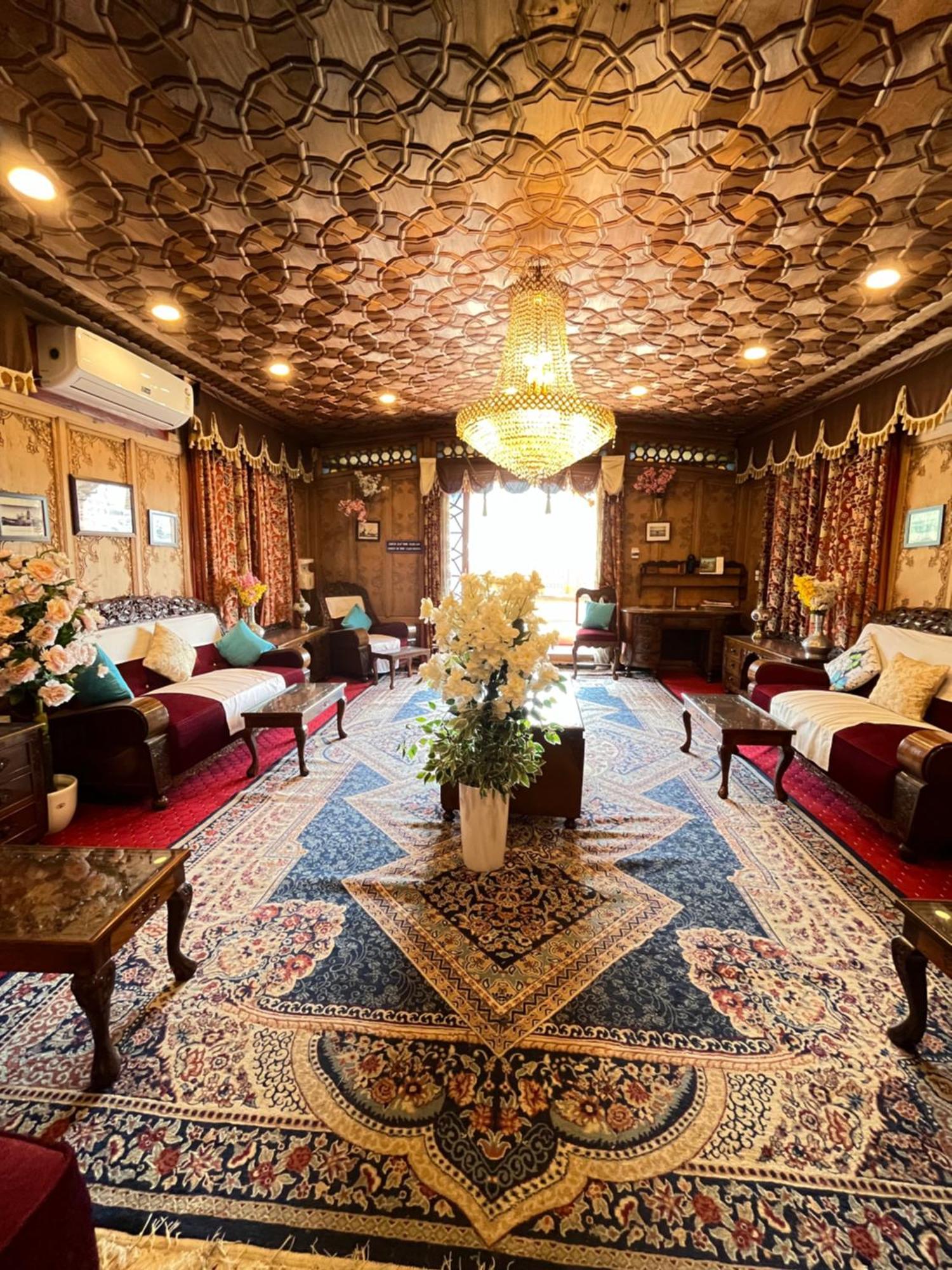 Crown Of India Group Of Houseboats Hotel Srinagar  Exterior photo