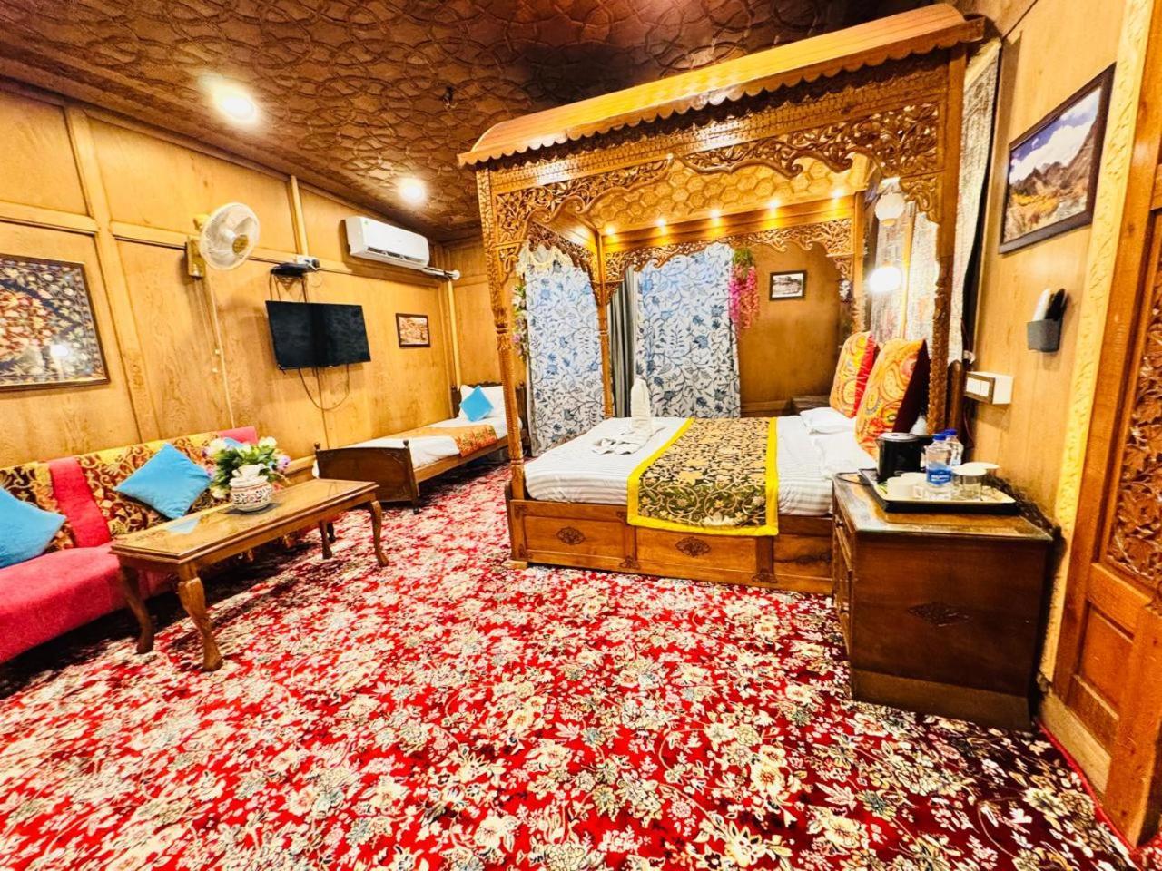 Crown Of India Group Of Houseboats Hotel Srinagar  Exterior photo