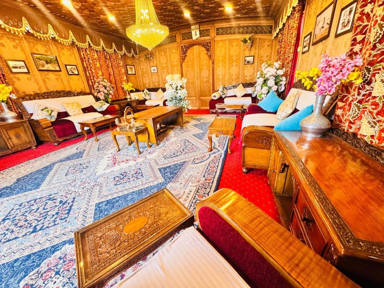 Crown Of India Group Of Houseboats Hotel Srinagar  Exterior photo
