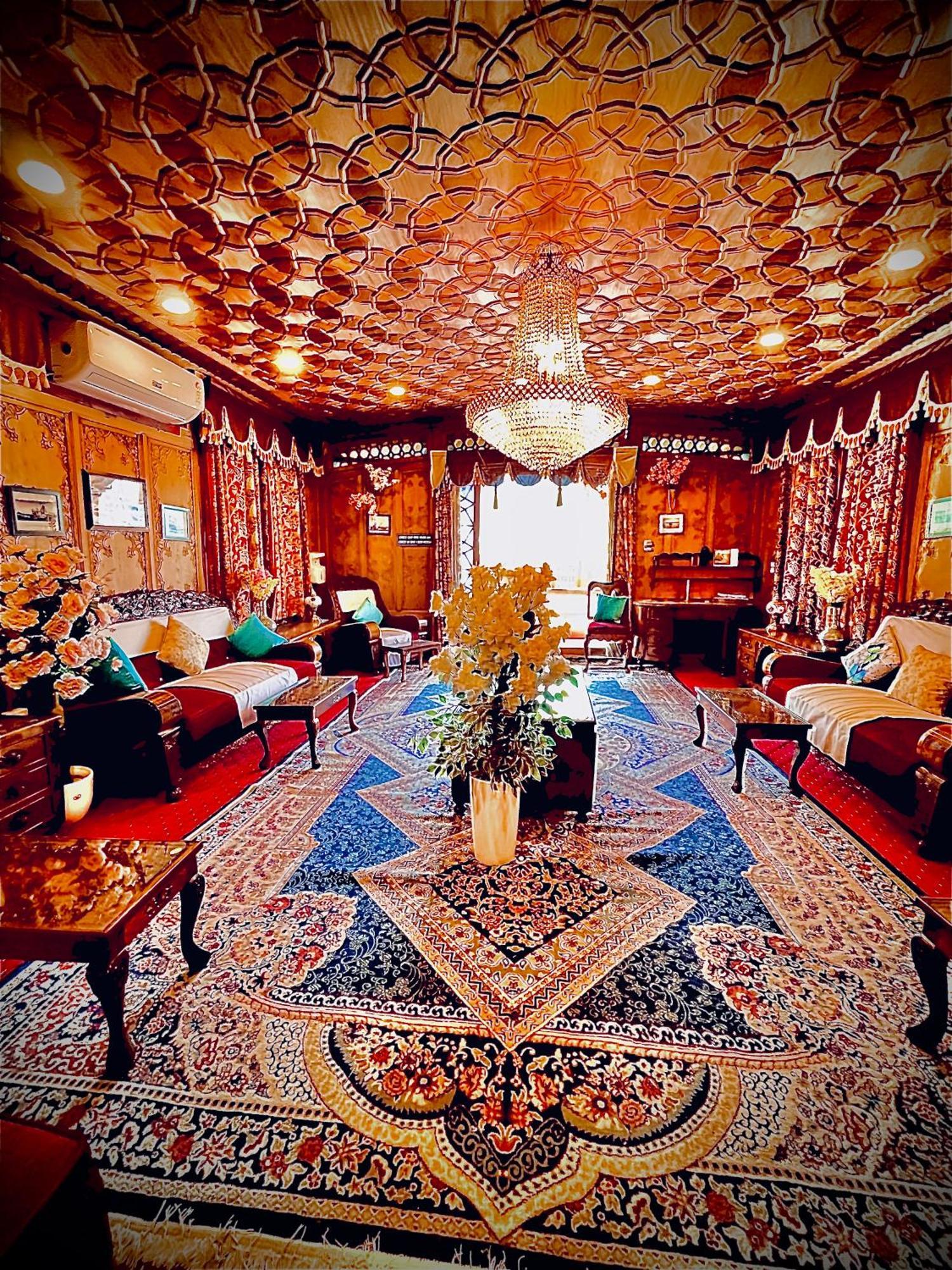 Crown Of India Group Of Houseboats Hotel Srinagar  Exterior photo